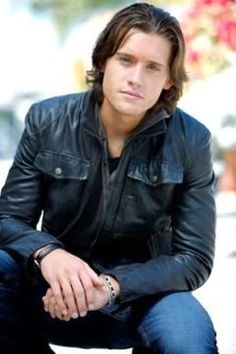 Luke Kleintank 2