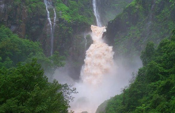 Best Waterfalls Near Mumbai-Kandhardoh Falls