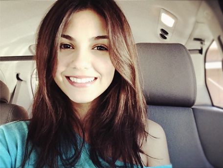 14 Stunning Pictures Of Victoria Justice Without Makeup | Styles At Life