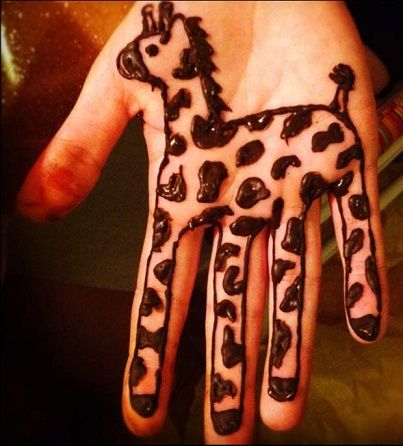 giraffe-mehndi-design13