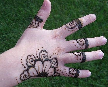 cute-mehndi-design14