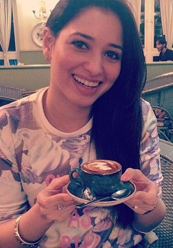 tamanna-in-casual-look-at-kava-dan-cafe11