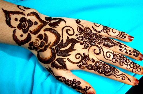 thick-bordered-shaded-mehndi-design14