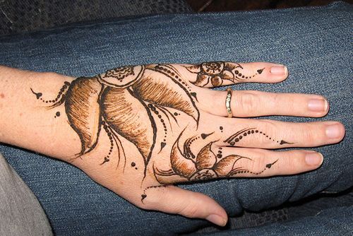 Shaded floral mehndi design