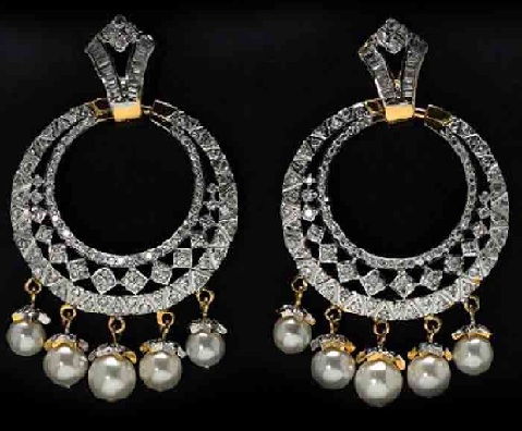 dazzling-platinum-jhumka-with-pearl