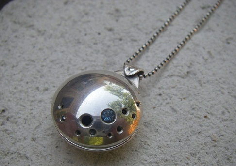 beautiful-love-locket-designs-with-names