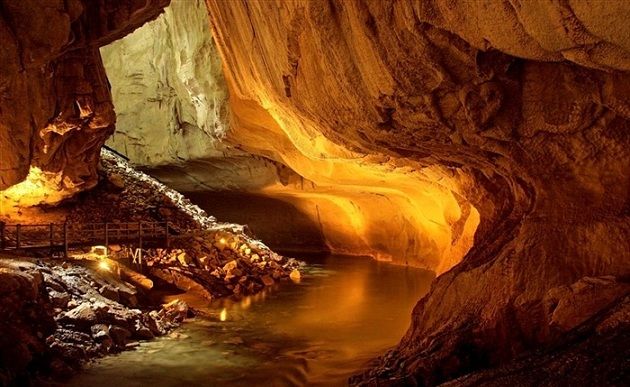 turistice-locuri Mulu-caves_malaysia-