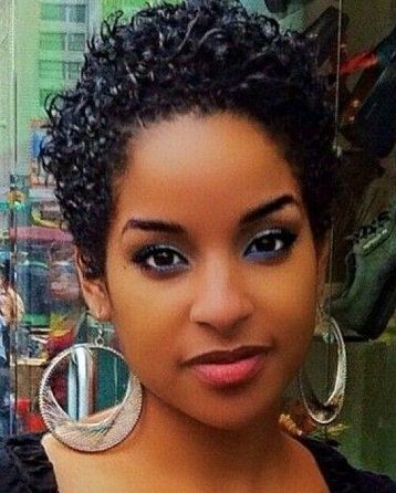 afrikai Short Hairstyle for Round Face Girls