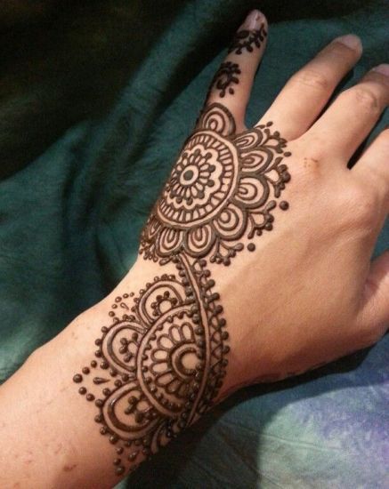 Traditional Round Henna work