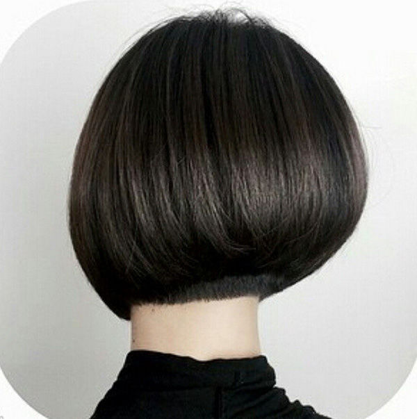 graži Short Bob Haircut Back View