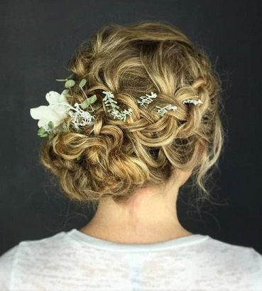 gyönyörű Updo Hairstyles 16