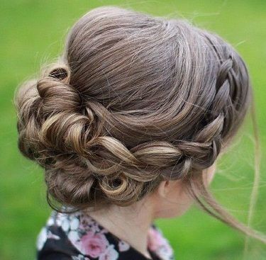 gyönyörű Updo Hairstyles 24