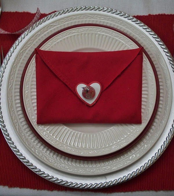 Zárt with a Kiss .. Napkin fold for Valentine's