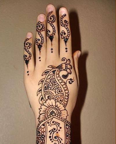 simple mehndi for wedding purposes