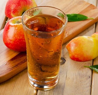 Home Remedies for Glowing Skin - Apple juice