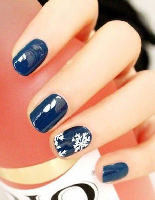 Elegáns blue with sonw nail art