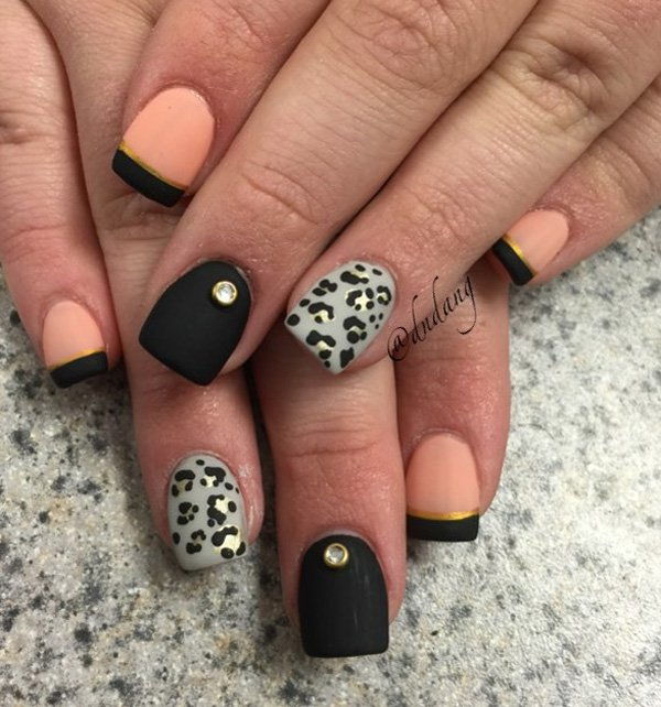 Rózsaszín and black with leopard nail art