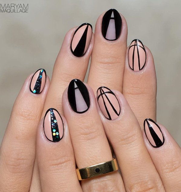 Meztelen color and black nail art