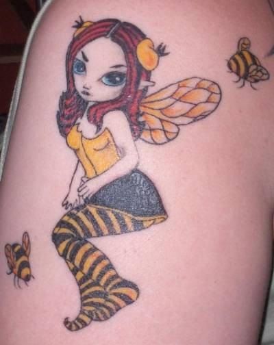 Drăguţ Girlish Bumble Bee Tattoo Design