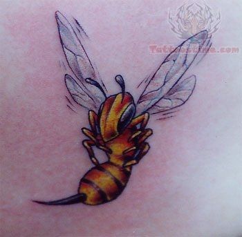 Orbitoare Soaring High Bee Tattoo Design