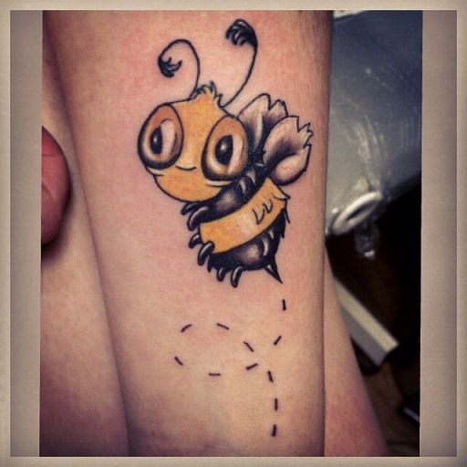 înfricoșat Bee Tattoo Designs