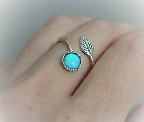 Opalas Leaf Ring