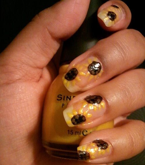 Prosojno Sunflower Nail Art