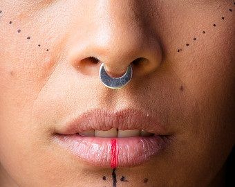 Fél Moon Septum Ring