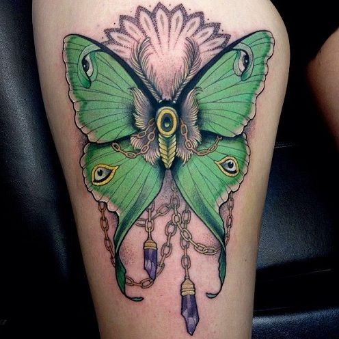 Fascinant Moth Tattoo Design