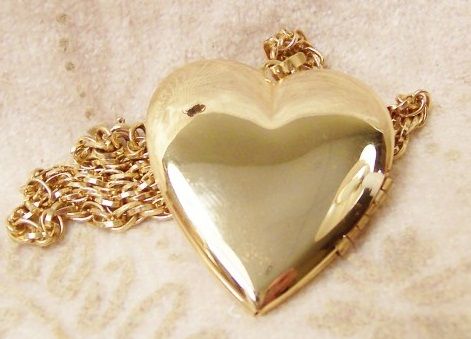 gold-heart-locket