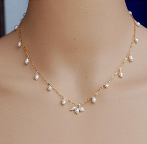 Simple Gold Chain with Pearls