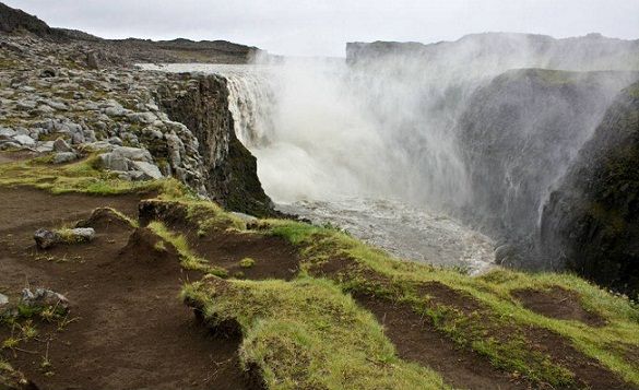 Naravno Waterfalls-Dettifoss Falls