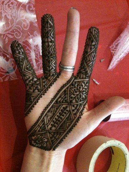 Patterned mehndi design