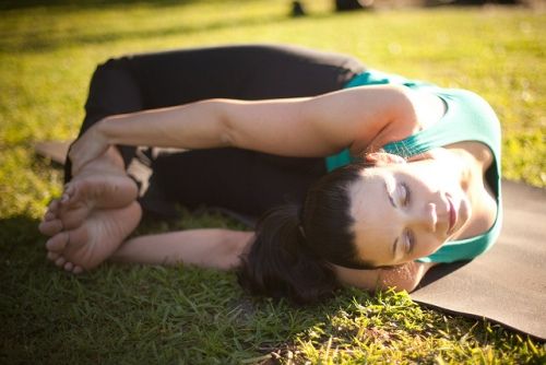 Parvsa dhanurasana