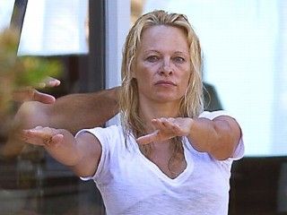Pamela Anderson without makeup 6