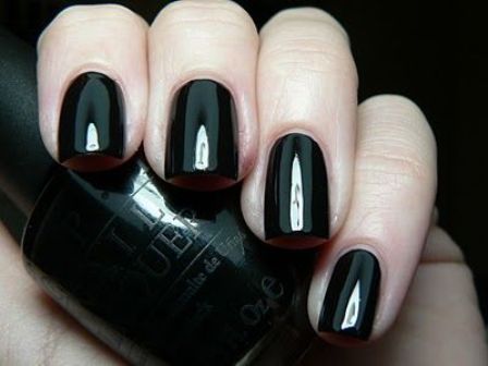 negru nail polish