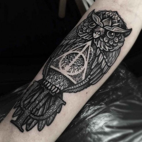 Smrtonosno Hallow with Owl Tattoo