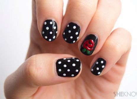 Polka dot nail4