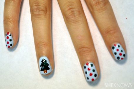 Polka dot nail7