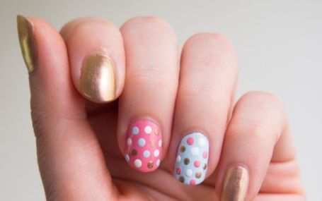 Polka dot nail8