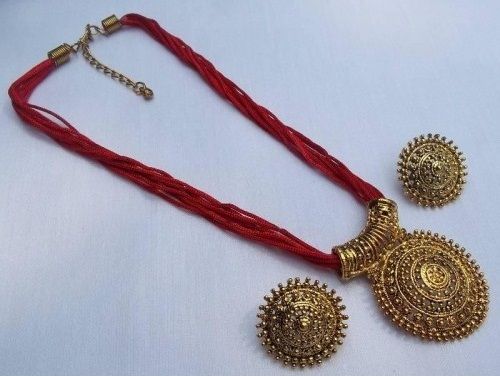 Raudona thread mangalsutra necklace